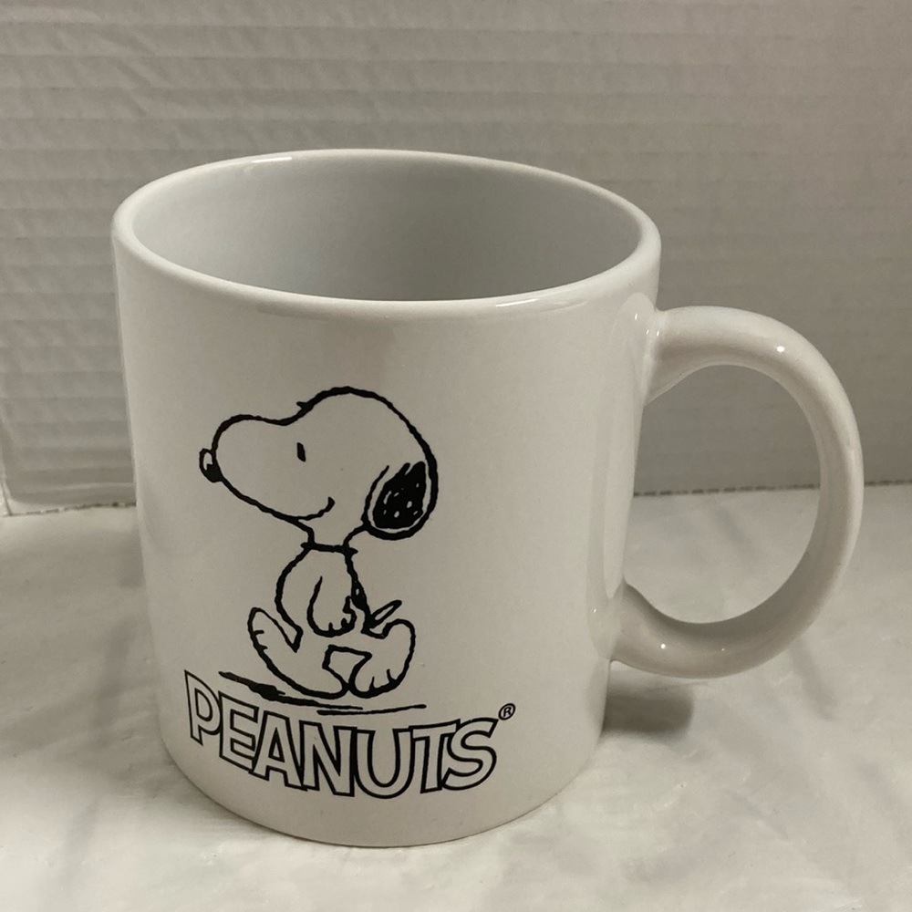 Peanuts Snoopy Classic Large Mug Cup Black and White Graphics